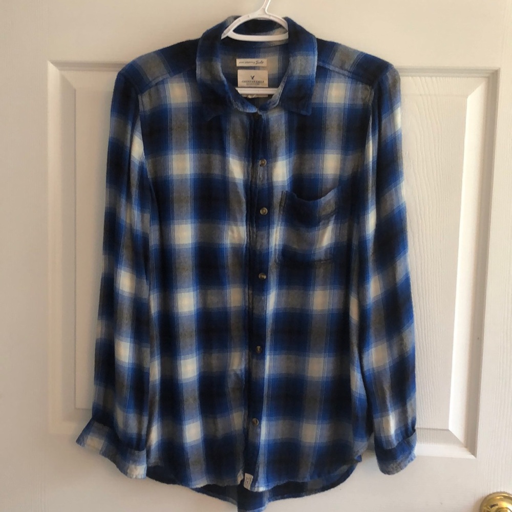 American Eagle plaid blue button up top
